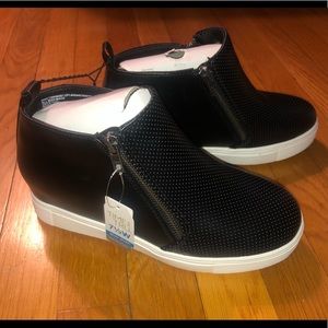 NWT Time & Tru Black/White Perforated Sneaker Wedge - Size 7.5